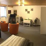 Messezimmer 4 U 2 Apartment *