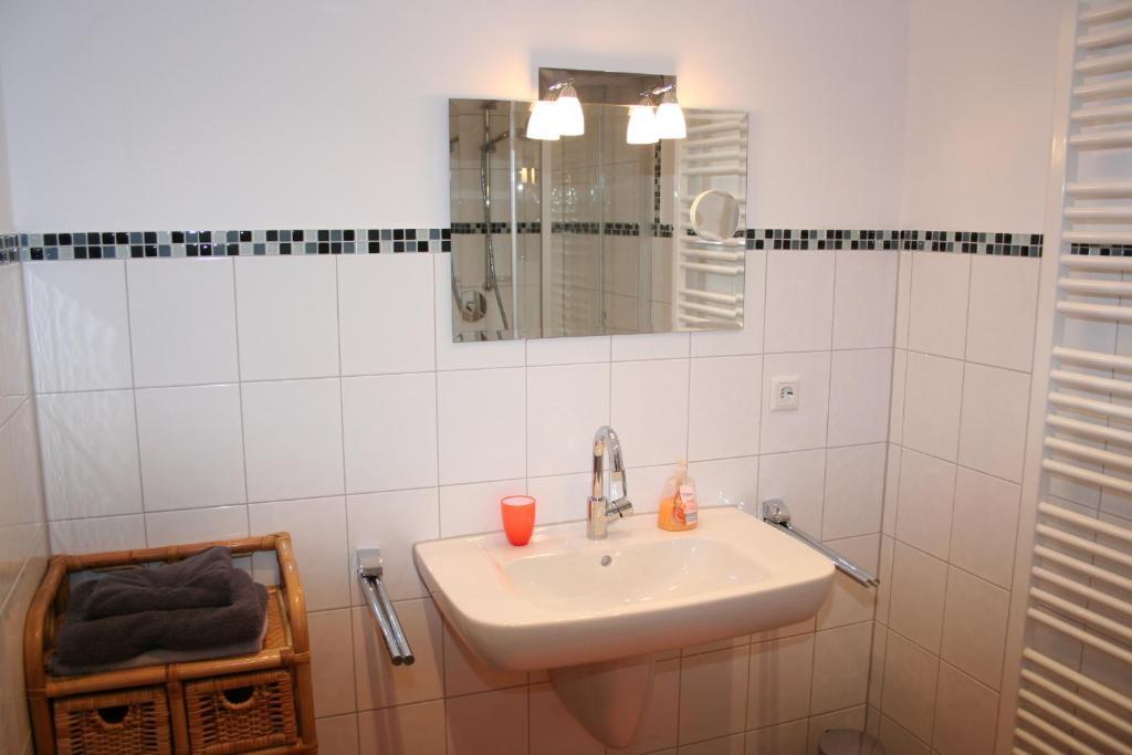 Messezimmer 4 U 2 * Dusseldorf